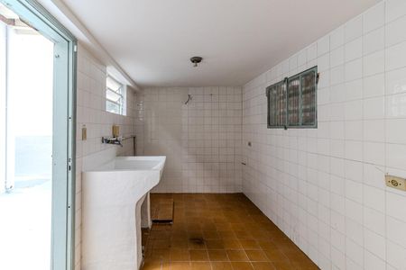 Casa à venda com 600m², 3 quartos e 2 vagas Casa à venda com 600m², 3 quartos e 2 vagasÁrea de Serviço