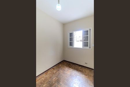 Casa à venda com 600m², 3 quartos e 2 vagas Casa à venda com 600m², 3 quartos e 2 vagasQuarto de Serviço