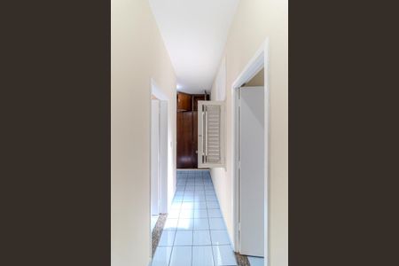 Casa à venda com 600m², 3 quartos e 2 vagas Casa à venda com 600m², 3 quartos e 2 vagasCorredor