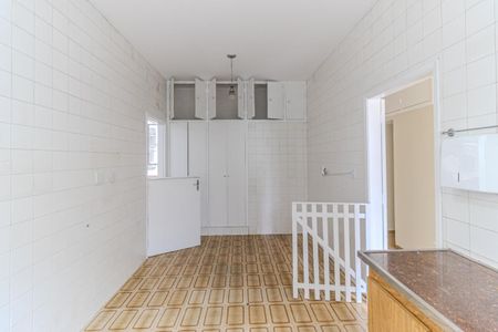 Casa à venda com 600m², 3 quartos e 2 vagas Casa à venda com 600m², 3 quartos e 2 vagasCozinha