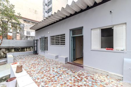 Casa à venda com 600m², 3 quartos e 2 vagas Casa à venda com 600m², 3 quartos e 2 vagasVaranda