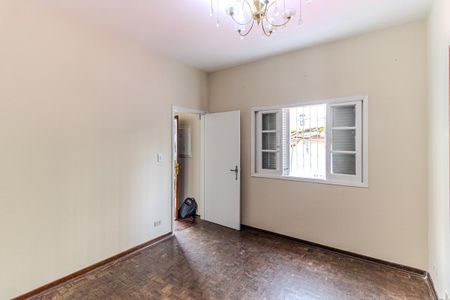 Casa à venda com 600m², 3 quartos e 2 vagas Casa à venda com 600m², 3 quartos e 2 vagasQuarto 1
