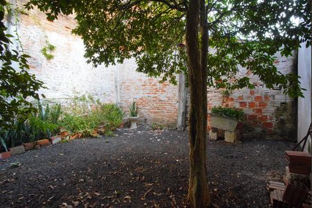 Casa à venda com 140m², 3 quartos e 4 vagasQuintal - Fundos