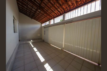 Casa para alugar com 130m², 3 quartos e 1 vaga Casa para alugar com 130m², 3 quartos e 1 vagaGaragem