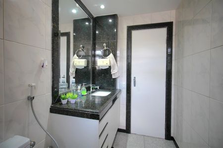 Apartamento à venda com 130m², 4 quartos e 2 vagasBanheiro