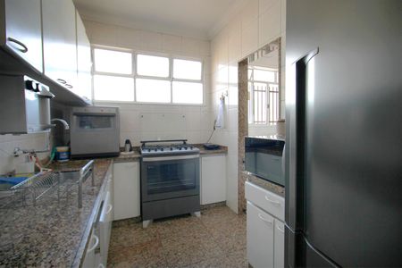 Apartamento à venda com 130m², 4 quartos e 2 vagasCozinha