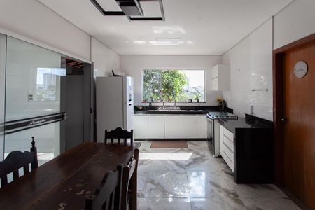 Casa à venda com 360m², 3 quartos e 5 vagasCozinha e Copa