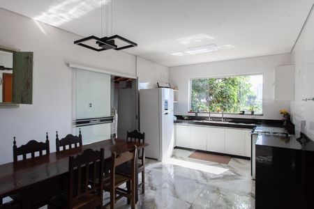 Casa à venda com 360m², 3 quartos e 5 vagasCozinha e Copa