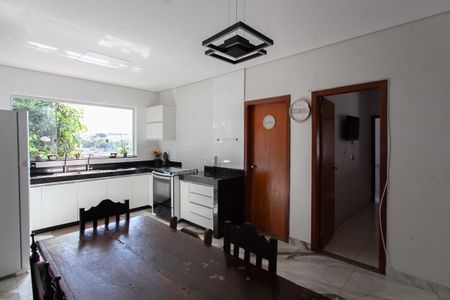 Casa à venda com 360m², 3 quartos e 5 vagasCozinha e Copa