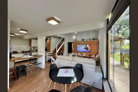 Casa de condomínio para alugar com 140m², 3 quartos e 1 vagaSala