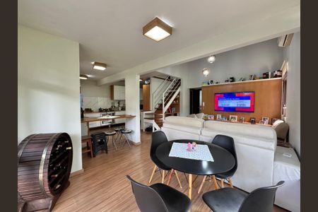 Casa de condomínio para alugar com 140m², 3 quartos e 1 vagaSala