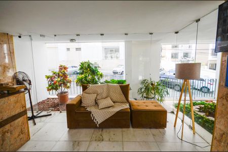 Apartamento à venda com 55m², 2 quartos e sem vaga Apartamento à venda com 55m², 2 quartos e sem vagaHall