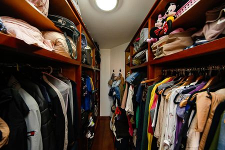 Casa à venda com 320m², 4 quartos e 7 vagasCloset da suíte 1