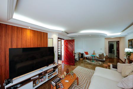 Casa à venda com 320m², 4 quartos e 7 vagasSala