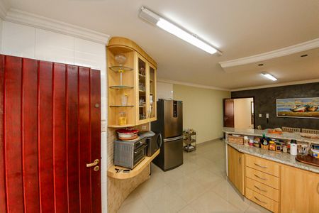 Casa à venda com 320m², 4 quartos e 7 vagasCozinha