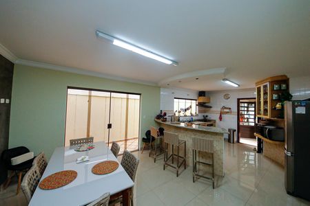Casa à venda com 320m², 4 quartos e 7 vagasCopa