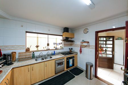 Casa à venda com 320m², 4 quartos e 7 vagasCozinha