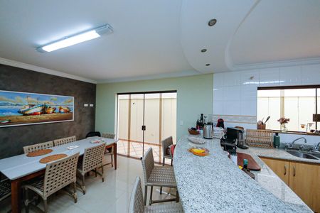 Casa à venda com 320m², 4 quartos e 7 vagasCopa