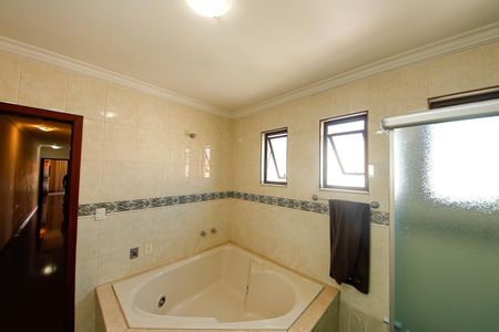 Casa à venda com 320m², 4 quartos e 7 vagasBanheiro