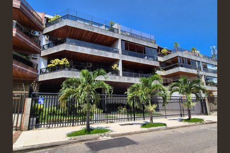 Apartamento à venda com 119m², 3 quartos e 2 vagas Apartamento à venda com 119m², 3 quartos e 2 vagasFachada