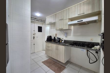 Apartamento à venda com 119m², 3 quartos e 2 vagas Apartamento à venda com 119m², 3 quartos e 2 vagasCozinha