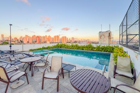 Apartamento à venda com 34m², 2 quartos e sem vagaÁrea comum - Piscina