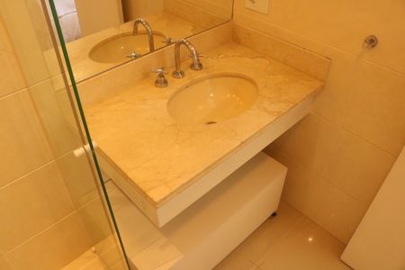 Apartamento para alugar com 135m², 3 quartos e 3 vagasBanheiro da Suíte 2