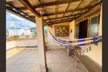 Apartamento à venda com 120m², 2 quartos e 1 vagaÁrea de Serviço