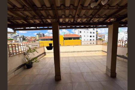 Apartamento à venda com 120m², 2 quartos e 1 vagaÁrea de Serviço