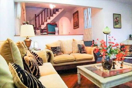 Casa à venda com 300m², 4 quartos e 4 vagas