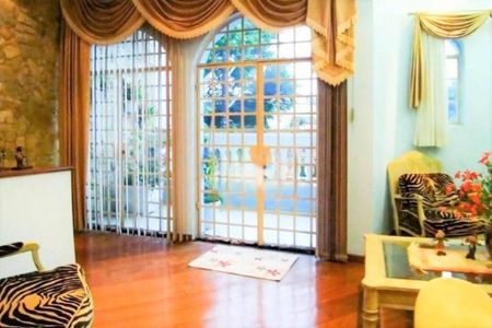 Casa à venda com 300m², 4 quartos e 4 vagas