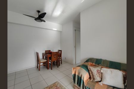 Apartamento à venda com 75m², 2 quartos e 2 vagasSala