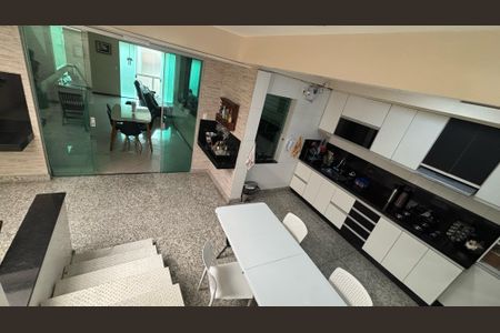 Casa à venda com 250m², 3 quartos e 2 vagas Casa à venda com 250m², 3 quartos e 2 vagasCozinha