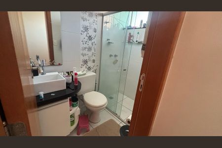 Casa à venda com 250m², 3 quartos e 2 vagas Casa à venda com 250m², 3 quartos e 2 vagasBanheiro 2