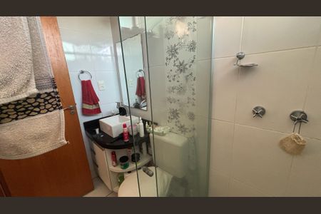 Casa à venda com 250m², 3 quartos e 2 vagas Casa à venda com 250m², 3 quartos e 2 vagasBanheiro 2