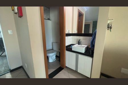 Casa à venda com 250m², 3 quartos e 2 vagas Casa à venda com 250m², 3 quartos e 2 vagasLavabo
