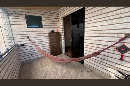 Casa à venda com 250m², 3 quartos e 2 vagas Casa à venda com 250m², 3 quartos e 2 vagasVaranda