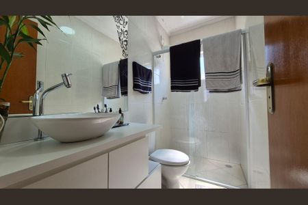 Apartamento à venda com 64m², 2 quartos e 1 vagaBanheiro da suíte 