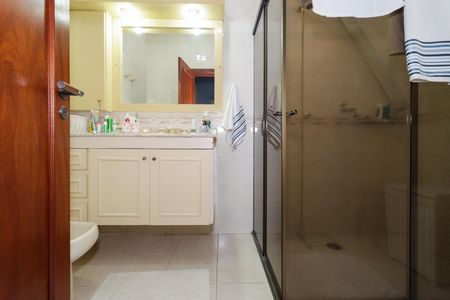 Casa à venda com 500m², 4 quartos e 3 vagasBanheiro da Suíte 2