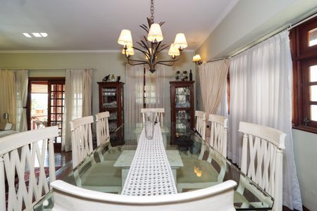 Casa à venda com 500m², 4 quartos e 3 vagasSala