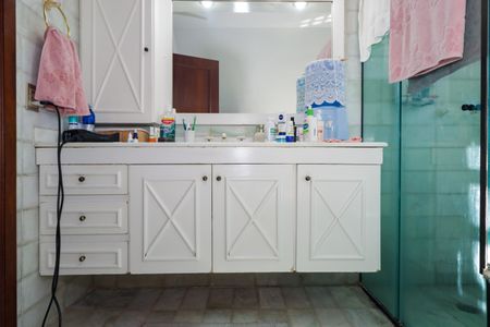 Casa à venda com 500m², 4 quartos e 3 vagasBanheiro da Suíte 1