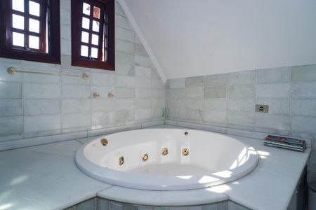 Casa à venda com 500m², 4 quartos e 3 vagasBanheiro da Suíte 1