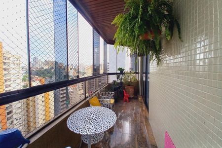 Apartamento para alugar com 256m², 4 quartos e 3 vagasVaranda da Sala de TV