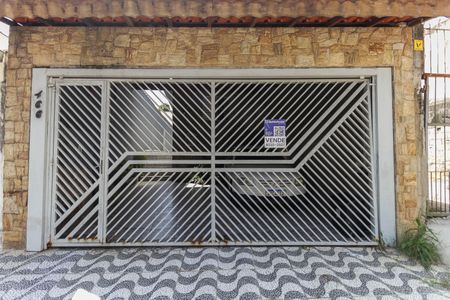 Casa à venda com 70m², 2 quartos e 2 vagas Casa à venda com 70m², 2 quartos e 2 vagasFachada