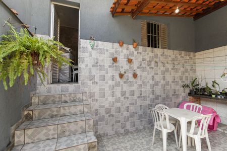 Casa à venda com 70m², 2 quartos e 2 vagas Casa à venda com 70m², 2 quartos e 2 vagasEdícula