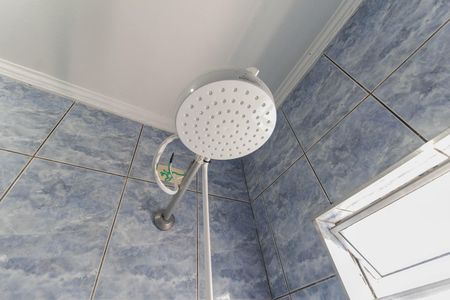 Casa à venda com 70m², 2 quartos e 2 vagas Casa à venda com 70m², 2 quartos e 2 vagasBanheiro da Suíte