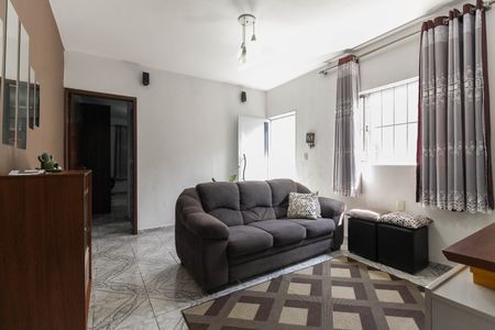 Casa à venda com 70m², 2 quartos e 2 vagas Casa à venda com 70m², 2 quartos e 2 vagasSala