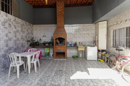 Casa à venda com 70m², 2 quartos e 2 vagas Casa à venda com 70m², 2 quartos e 2 vagasChurrasqueira