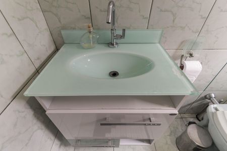 Casa à venda com 70m², 2 quartos e 2 vagas Casa à venda com 70m², 2 quartos e 2 vagasBanheiro Social