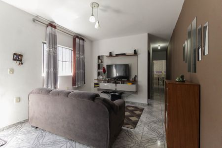 Casa à venda com 70m², 2 quartos e 2 vagas Casa à venda com 70m², 2 quartos e 2 vagasSala